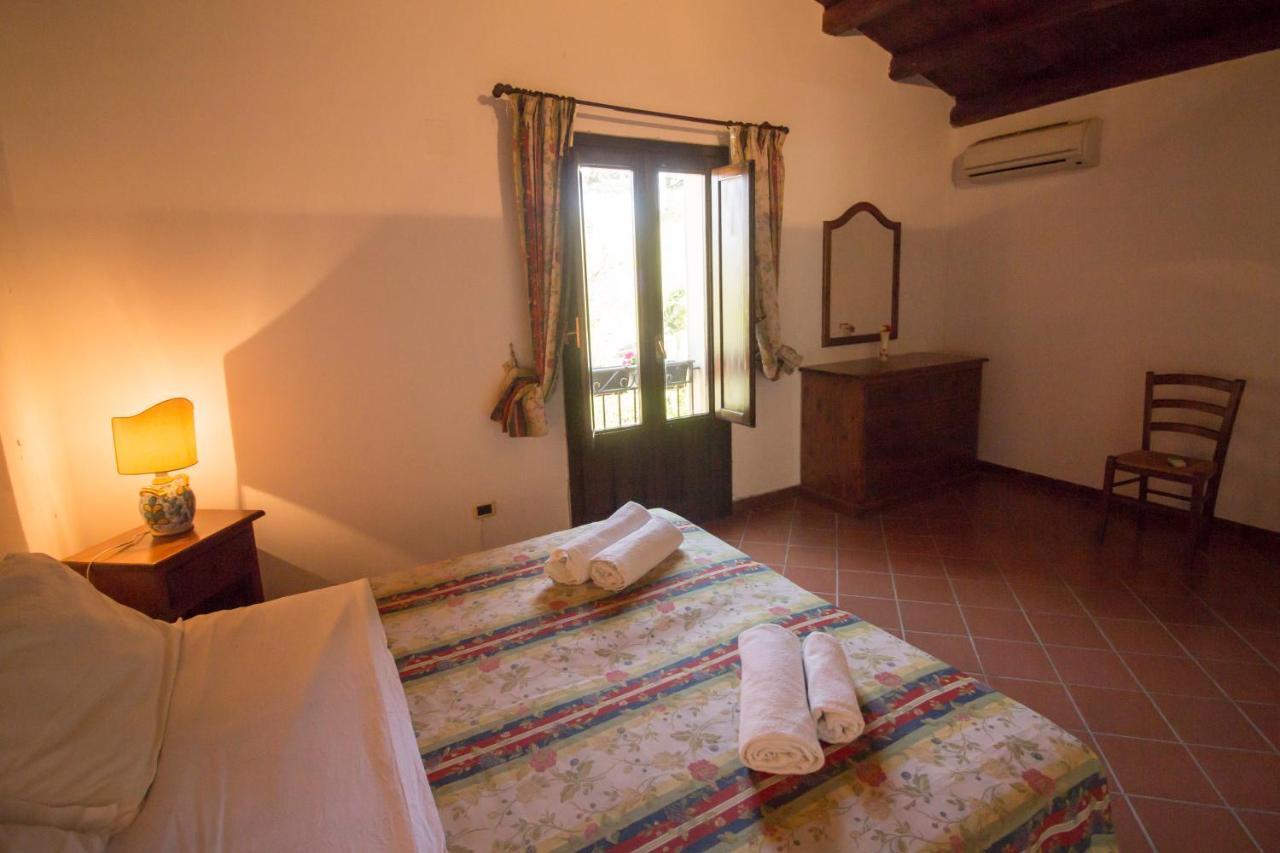Agriturismo Tarantola Alcamo Buitenkant foto